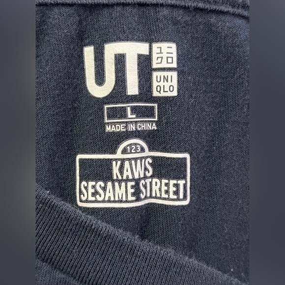 Uniqlo‎ KAWS Sesame Street Big Bird Tee L - Picture 3 of 3